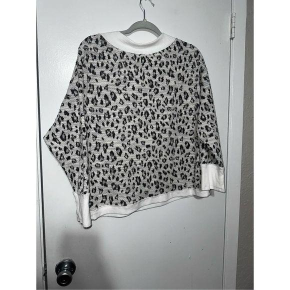 Vince Camuto Animal Print V Neck Long Sleeve Sweater Size S - Picture 4 of 4